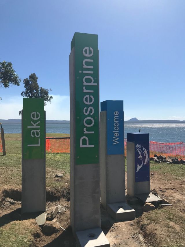 Welcome sign by the entry to Lake Proserpine.